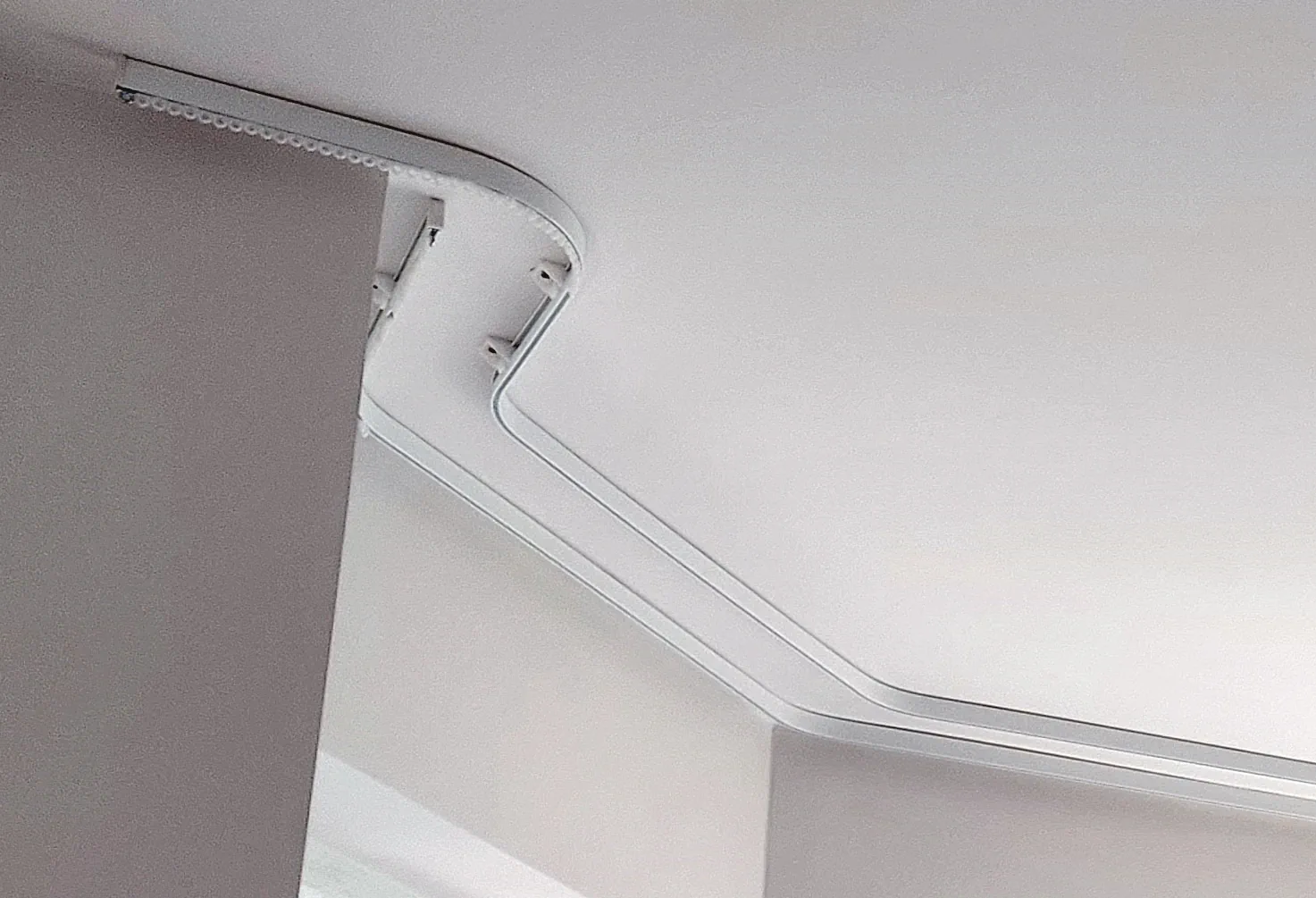 Which is the Best Curtain Track for a Bay window