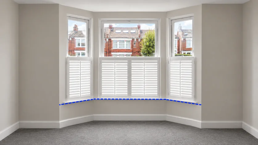 Dotted line showing the end-to-end curtain track measuring path for a splay bay window